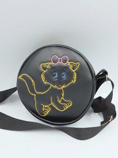 Сумочка дитяча кругла чорна з вишивкою. кошечка с бантиком фото